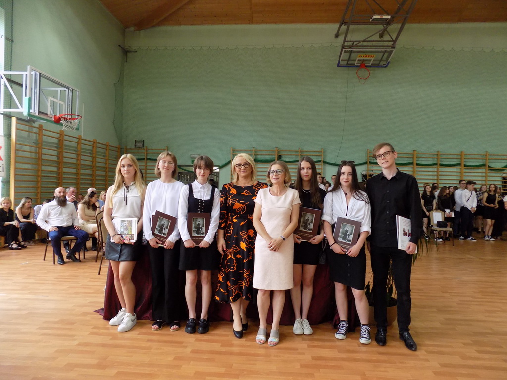 Zdjęcie zakonczenie_roku_2022-2023 (48)ffe610ac-9ad8-4195-a2bb-fc99e4eed8ce.JPG w galerii Uroczystość zakończenia roku szkolnego 2022/2023